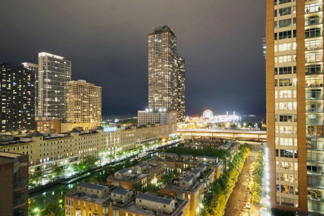 Cityfront Place Apartment, Chicago IL by Lincoln Property